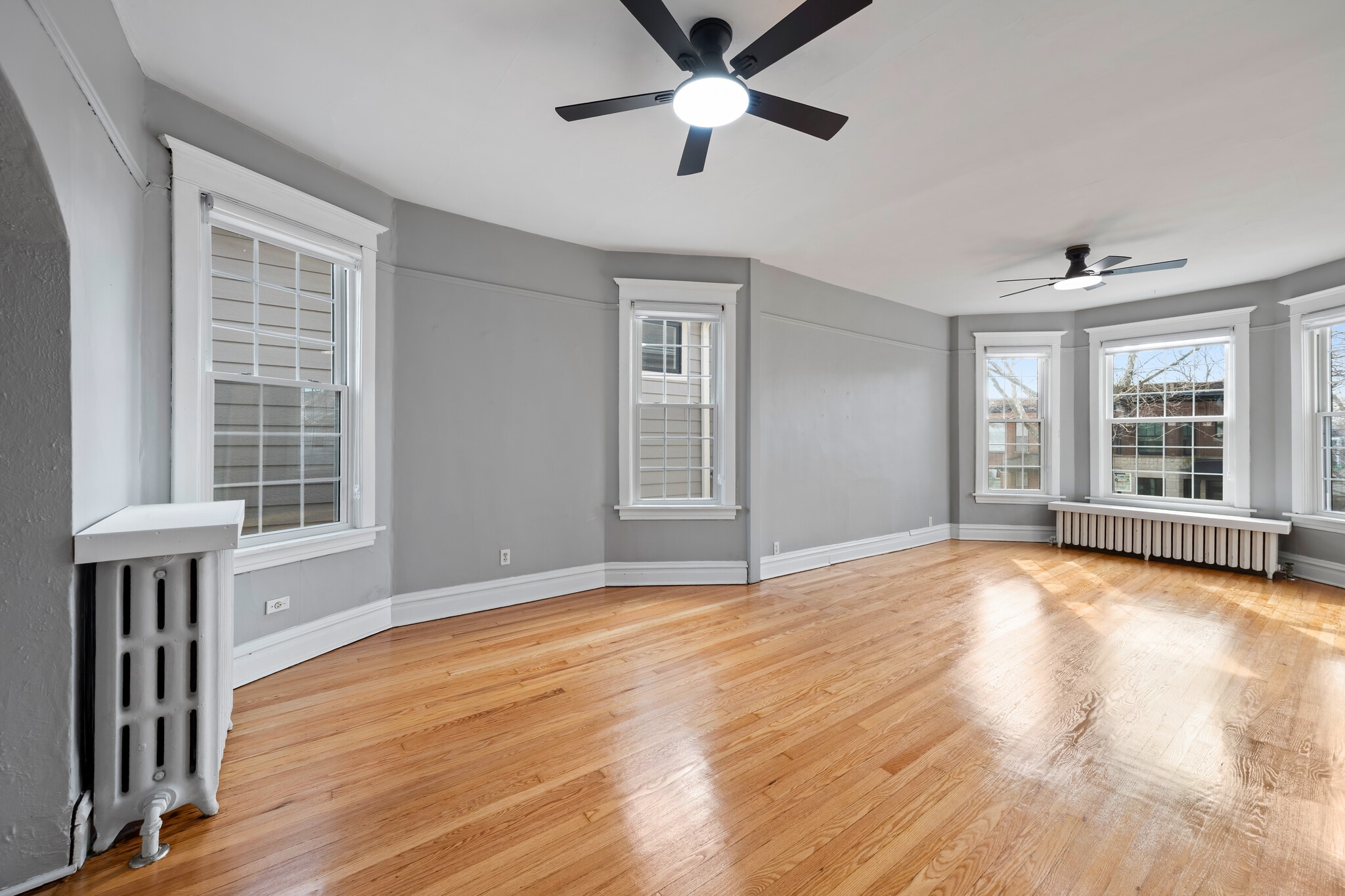 Building Photo - 3915 N Seeley Ave