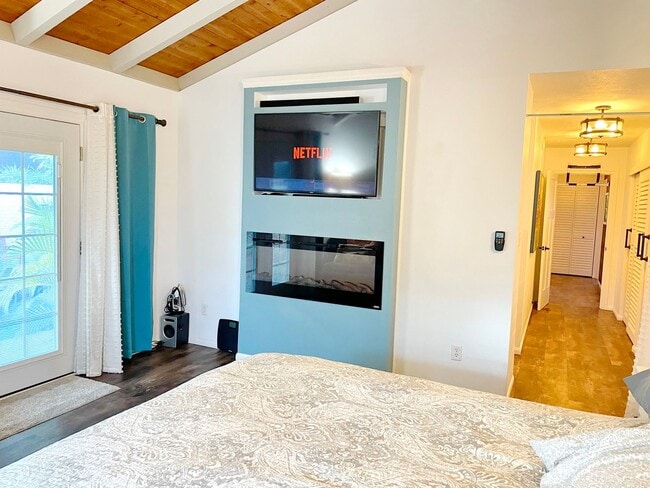 Building Photo - Wailuku Heights Executive Style 3Bed/2Bath Furnished Upstairs Home - Pool w/ cabanas - Most Utili...