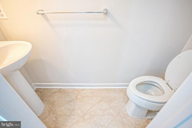 Building Photo - 23646 Hopewell Manor Terrace