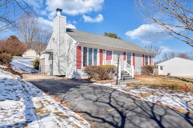 Building Photo - 518 Hillview Dr