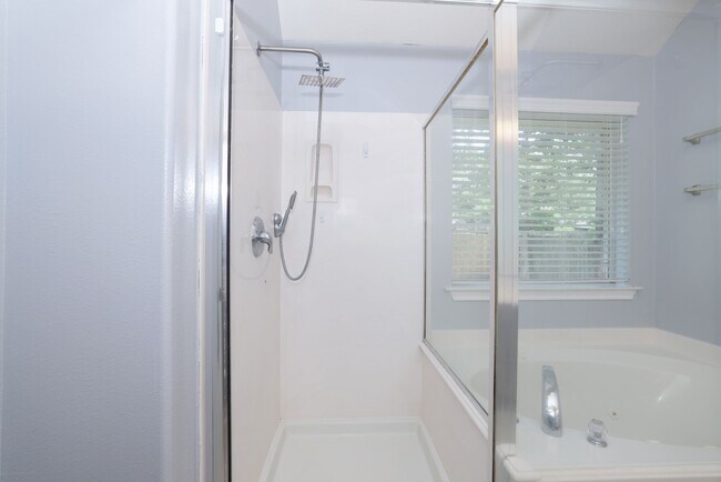 Building Photo - 7 N Regan Mead Cir