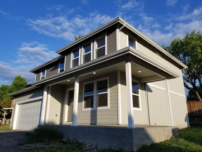 Primary Photo - Beautiful 4 Bedroom / 3 Bath Home