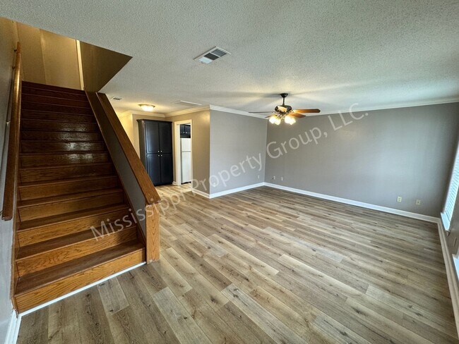 Building Photo - 402 Saddle Creek Dr