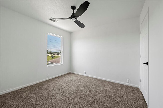 Building Photo - 16879 Mammoth Springs Dr