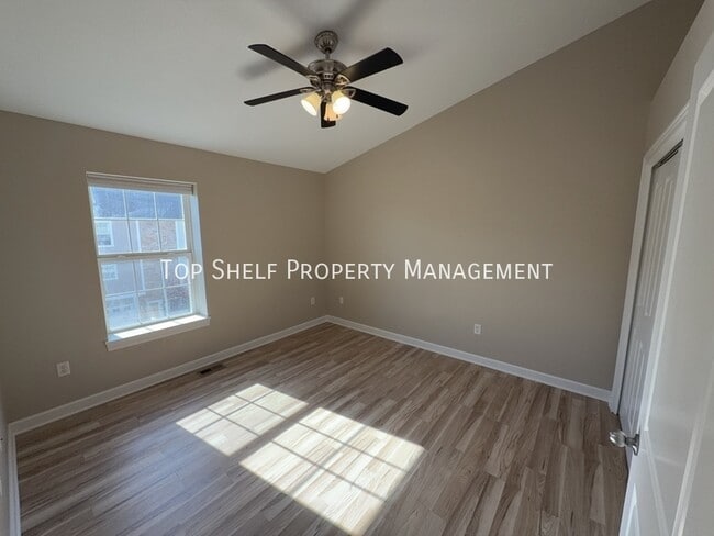 Building Photo - 386 NE Satinwood-