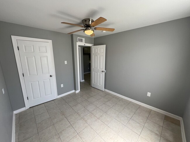 Building Photo - Baker Trails Apartments