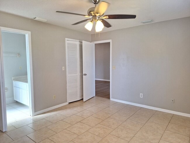 Building Photo - 2BR 2BA SHANGRI-LA DUPLEX