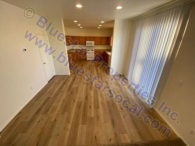 Building Photo - Home in VICTORVILLE! 4bd/2.5ba