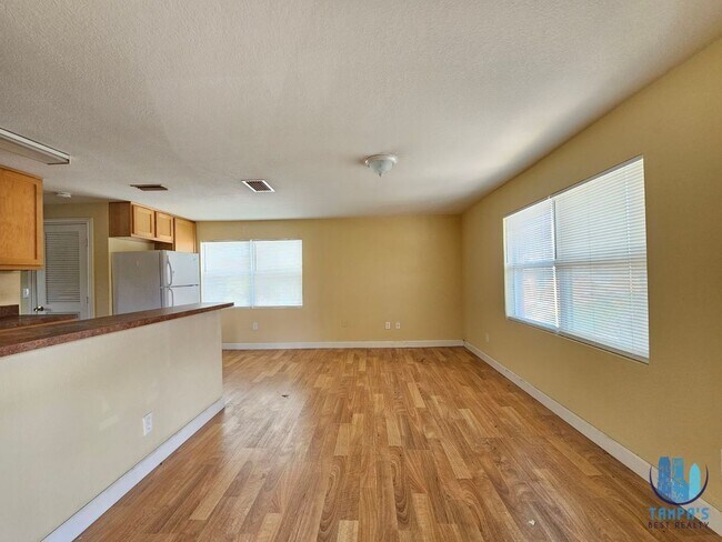 Building Photo - 117 N Evergreen Ave