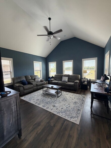 Building Photo - 26316 Woodfield Dr