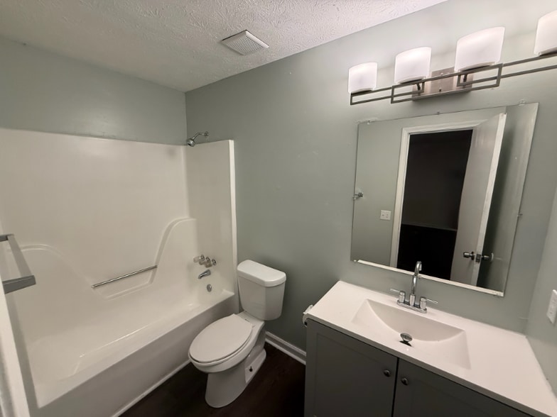 Building Photo - 5170-5172 Ridge Forest Dr
