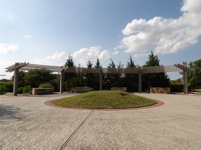 Building Photo - 3045 Blantyre Bnd