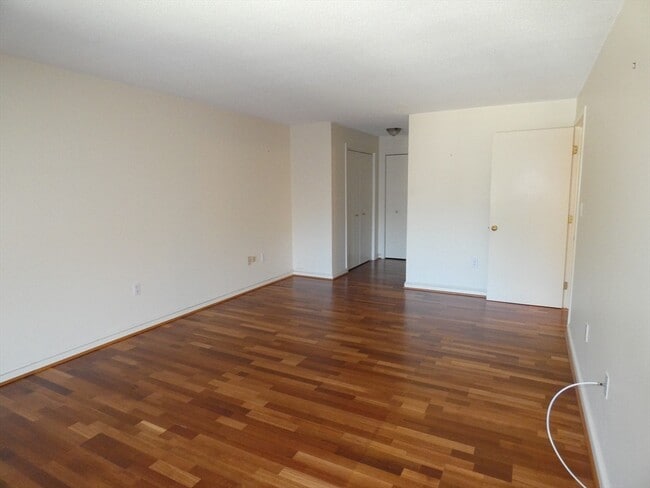 Building Photo - 380 Place Ln