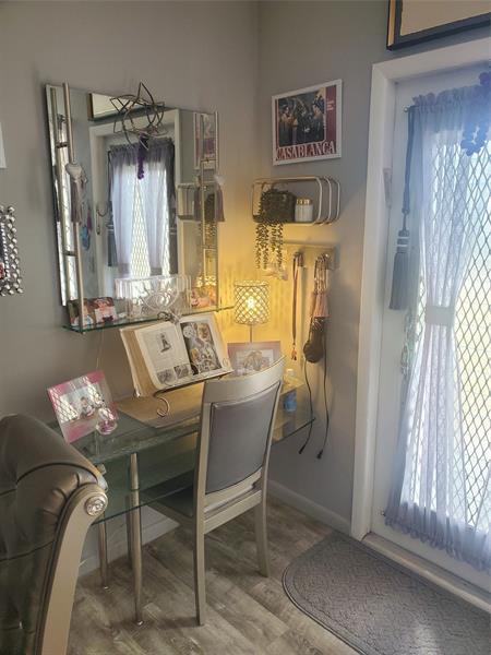 Building Photo - 4058 Ainslie Dr