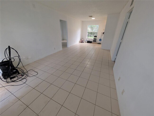 Building Photo - 720 NW 15th Terrace