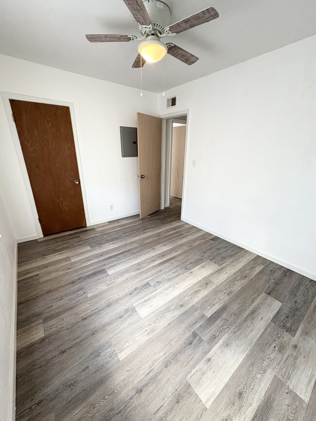 Building Photo - 609 23rd St