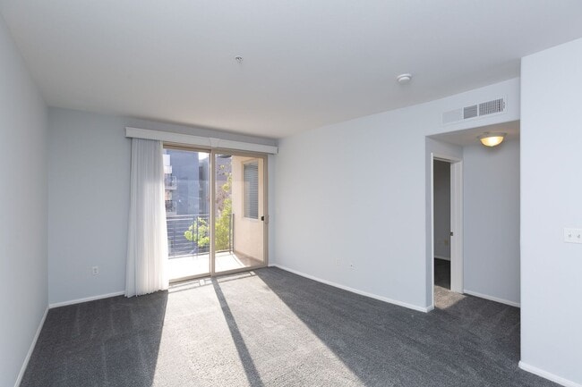 Building Photo - AMAZING 2/2 MARINA DISTRICT CONDO WITH 2 A...