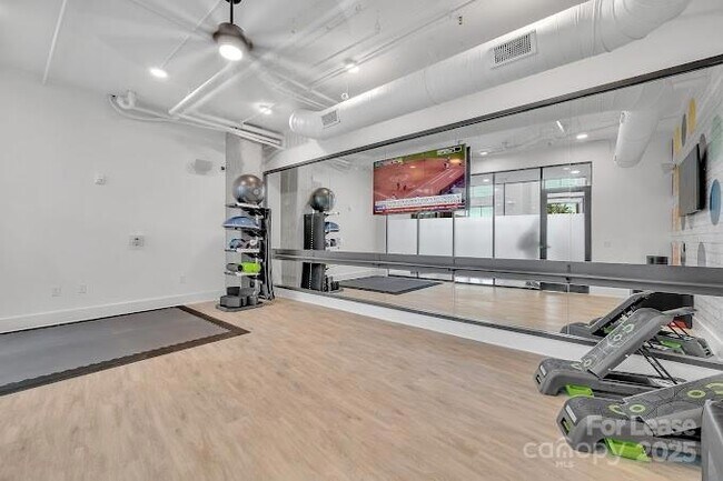 Building Photo - 2020 W Morehead St