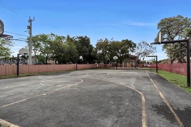 Building Photo - 6715 W 26th Dr