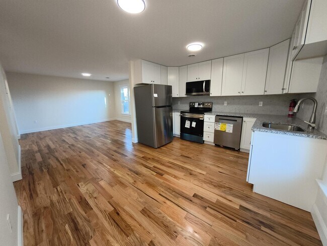 Building Photo - 386 Union Ave