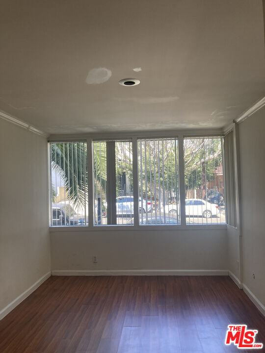 Building Photo - 1233 Barry Ave