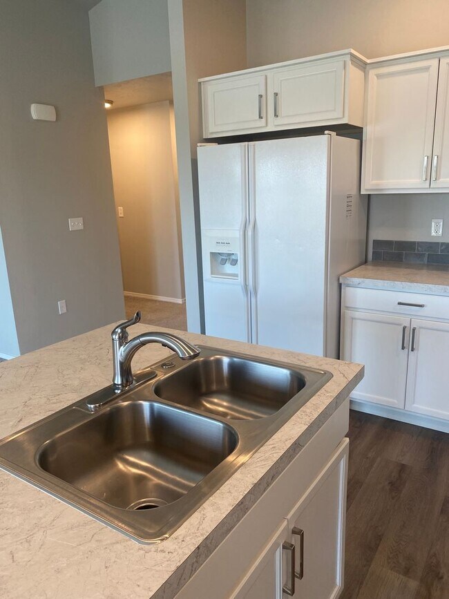 Building Photo - 3 bedroom, 2 bath home on a cul-de-sac