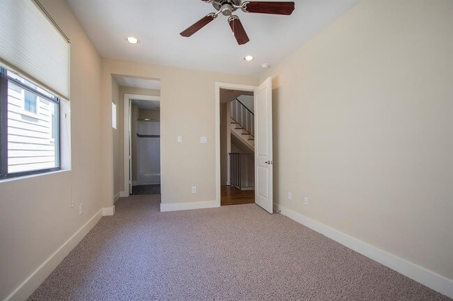 Building Photo - Contemporary townhome, rooftop terrace awa...