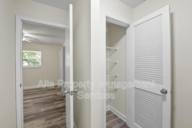 Building Photo - 11357 Bedford Oaks Dr