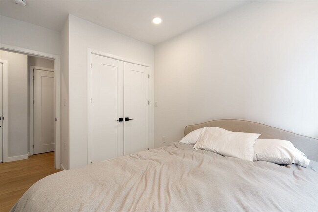 Building Photo - 457 W Broadway