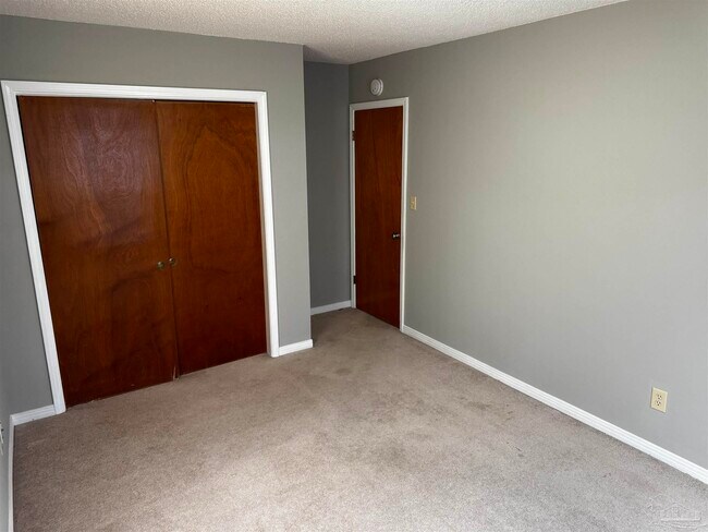 Building Photo - 5941 Leesway Blvd