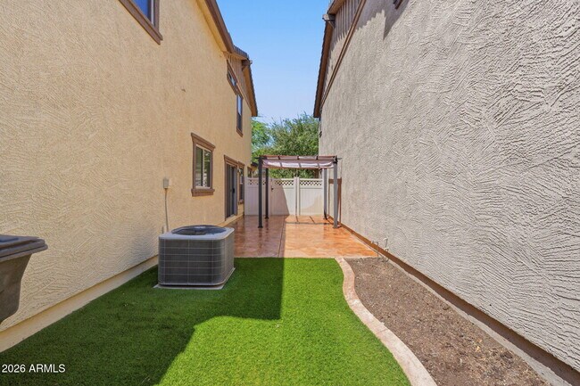 Building Photo - 1006 S Deerfield Ln