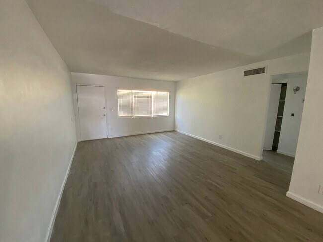 Building Photo - Charming 2 Bedroom, 1 Bathroom with private carport