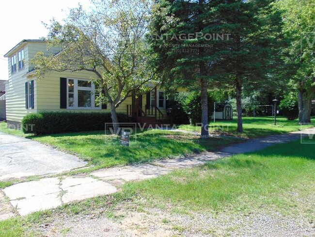 Primary Photo - Marinette Home For Rent