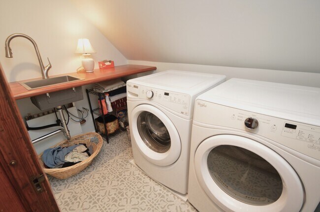 Building Photo - 2626 Union St