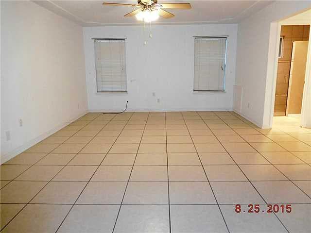 Building Photo - 10560 Crete Dr