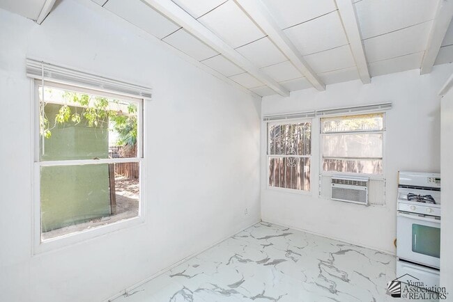 Building Photo - 664 S Orange Ave