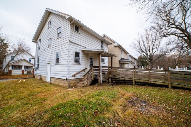 Building Photo - Mansfield, Large house on Corner lot