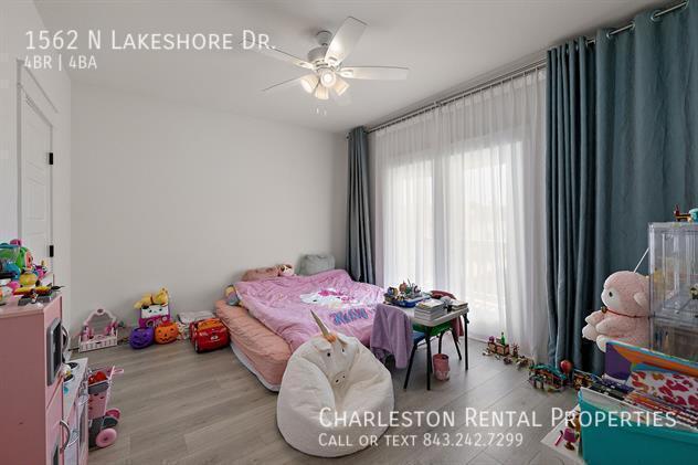 Building Photo - 1562 N Lakeshore Dr