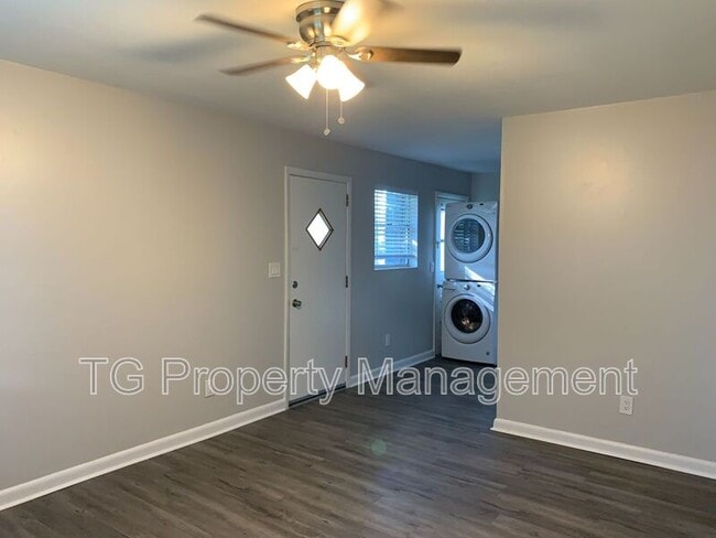 Building Photo - 211 9th St