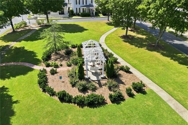 Building Photo - 726 Gardenside Cir SE