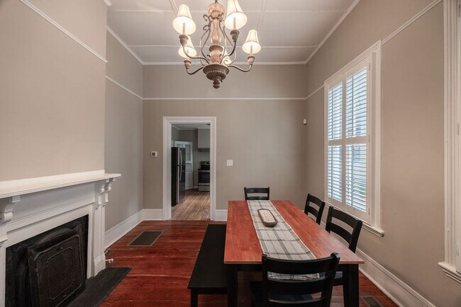 Building Photo - Downtown home walking distance to Mercer L...