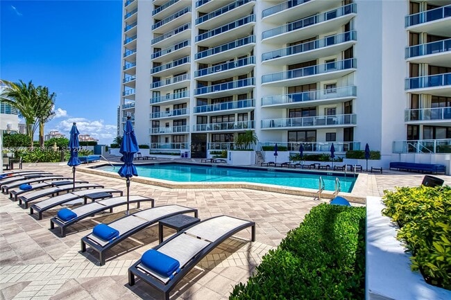 Building Photo - 19500 Turnberry Way