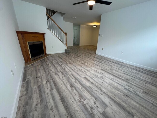 Building Photo - 10 Starboard Ct