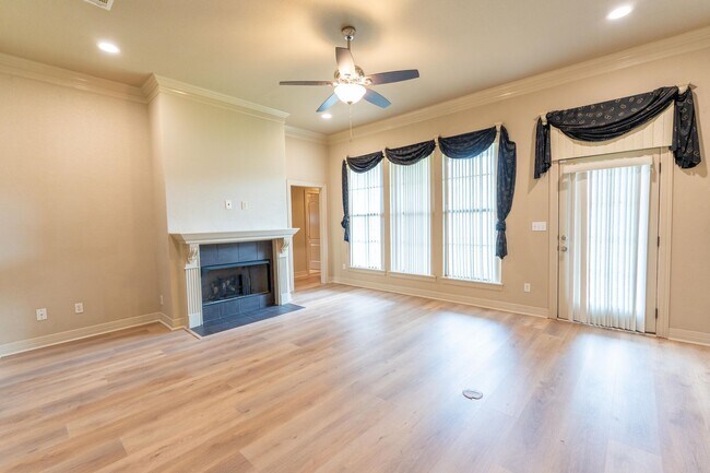 Building Photo - Freshly Updated 4-Bedroom Home in Norris Ferry Landing