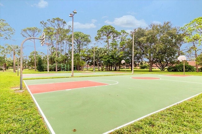 Building Photo - 709 7th Ln