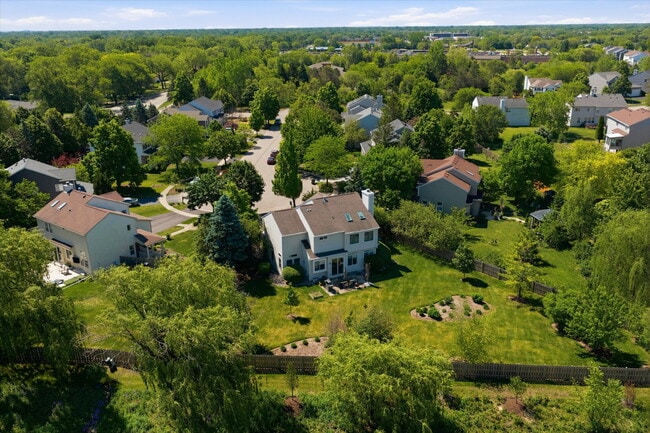 Building Photo - Stunning Mundelein Home on a Quiet Cul-de-Sac with Pond Views