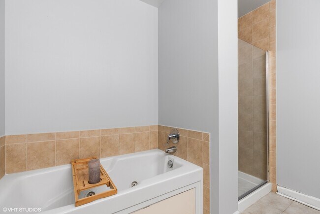 Building Photo - 451 W Huron St