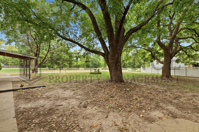 Building Photo - 428 Peach Tree Ln