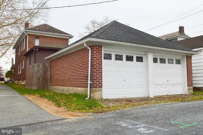 Building Photo - 2203 Fairview Ave