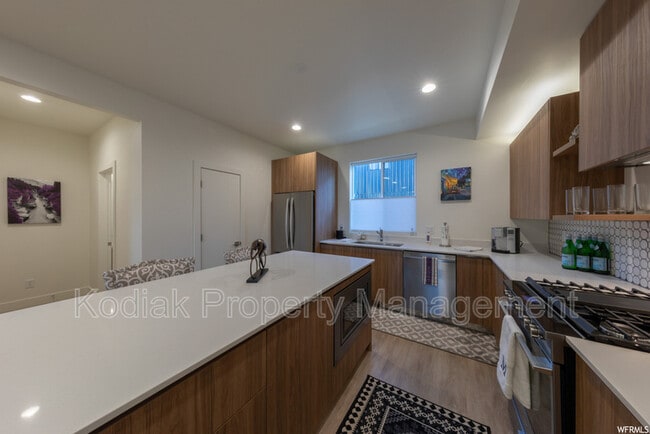 Building Photo - 1541 E Talo Ct
